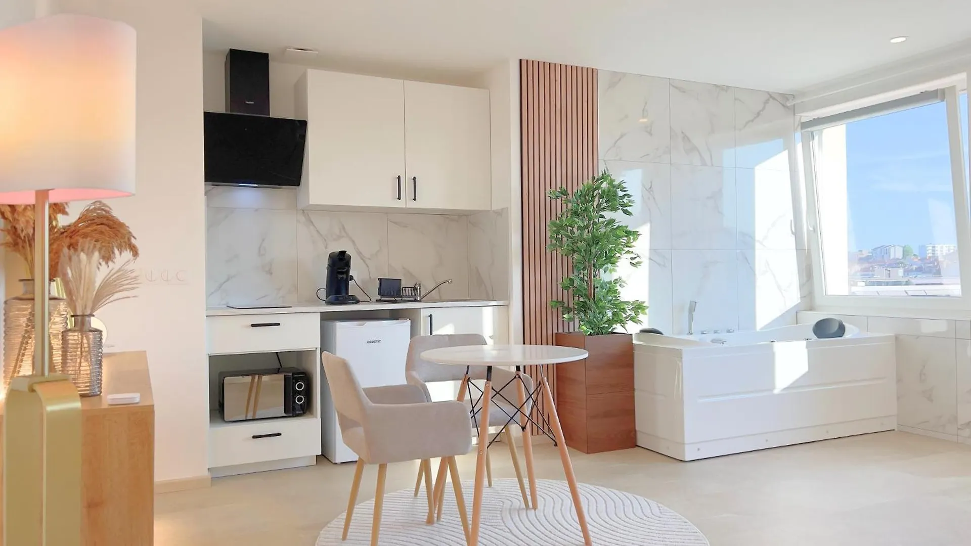 Ps5, Cinema & Jacuzzi - Skyline Luxe Apartment Saint-Etienne  0*, Saint-Etienne (Loire) France